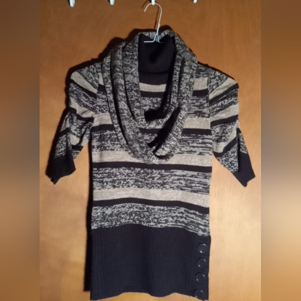 USED Derek Heart Small Brown/Tan Sweater